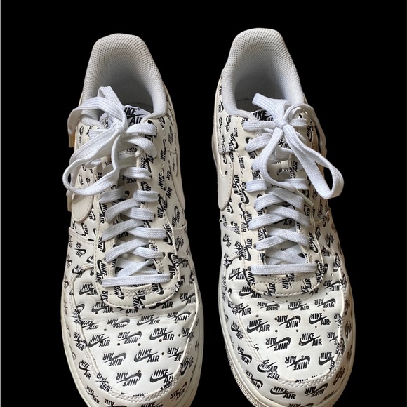Nike Air Force 1 Low All Over Logo Shoe - Picture 3 of 7